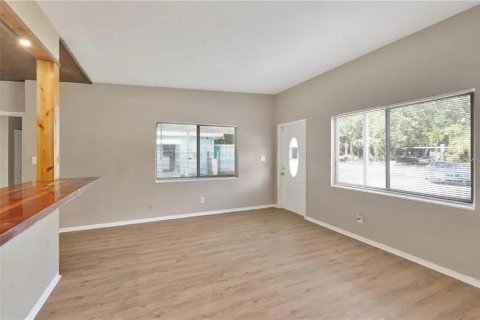 House in Seminole, Florida 2 bedrooms, 100.33 sq.m. № 1765922 - photo 2