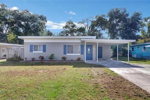 House in Seminole, Florida 2 bedrooms, 100.33 sq.m. № 1765922 - photo 1