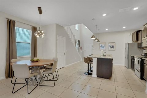 House in Davenport, Florida 6 bedrooms, 289.58 sq.m. № 2101550 - photo 9