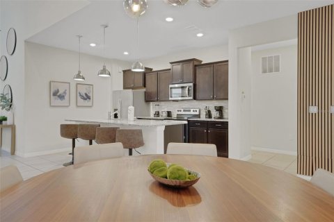 House in Davenport, Florida 6 bedrooms, 289.58 sq.m. № 2101550 - photo 8