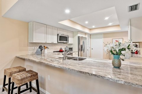 Villa ou maison à louer à Sarasota, Floride: 2 chambres, 159.79 m2 № 1569633 - photo 12