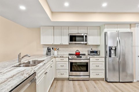 Villa ou maison à louer à Sarasota, Floride: 2 chambres, 159.79 m2 № 1569633 - photo 13