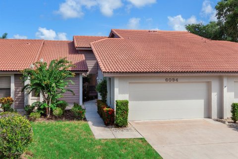 Villa ou maison à louer à Sarasota, Floride: 2 chambres, 159.79 m2 № 1569633 - photo 2