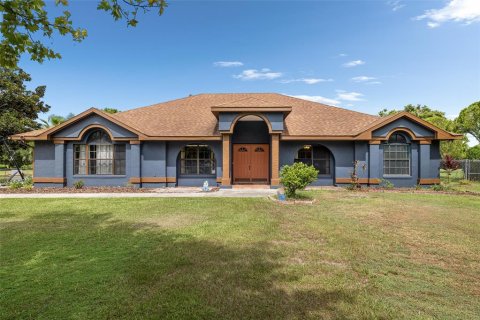 House in Kissimmee, Florida 5 bedrooms, 260.22 sq.m. № 1806882 - photo 1