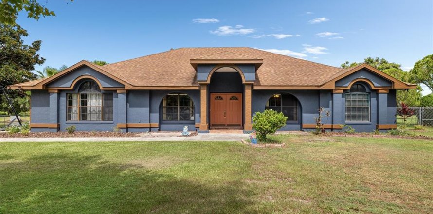 House in Kissimmee, Florida 5 bedrooms, 260.22 sq.m. № 1806882