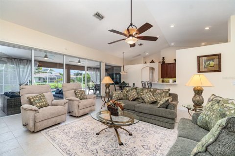 House in North Port, Florida 3 bedrooms, 184.13 sq.m. № 1769667 - photo 3