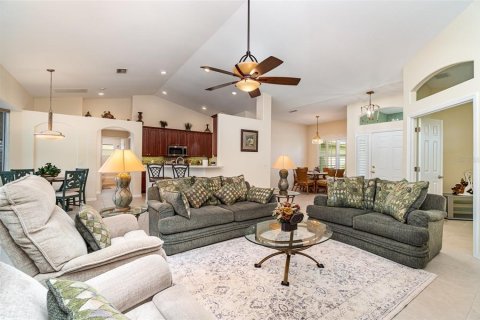 House in North Port, Florida 3 bedrooms, 184.13 sq.m. № 1769667 - photo 4