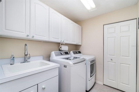 House in North Port, Florida 3 bedrooms, 184.13 sq.m. № 1769667 - photo 18