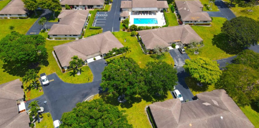 House in Boynton Beach, Florida 2 bedrooms, 130.06 sq.m. № 1116826