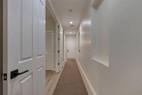 Townhouse in Saint Petersburg, Florida 3 bedrooms, 178.37 sq.m. № 1688410 - photo 8