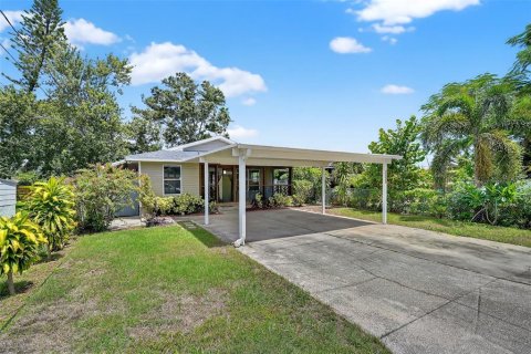 House in Saint Petersburg, Florida 4 bedrooms, 159.61 sq.m. № 1884377 - photo 11