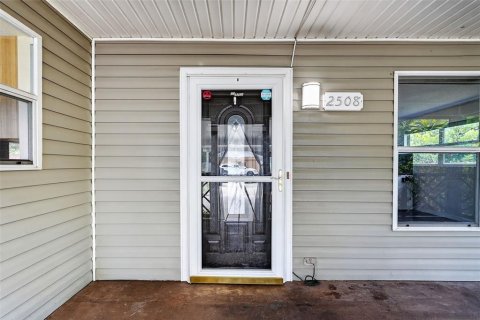 House in Saint Petersburg, Florida 4 bedrooms, 159.61 sq.m. № 1884377 - photo 16