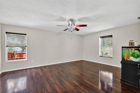 House in Saint Petersburg, Florida 4 bedrooms, 159.61 sq.m. № 1884377 - photo 18