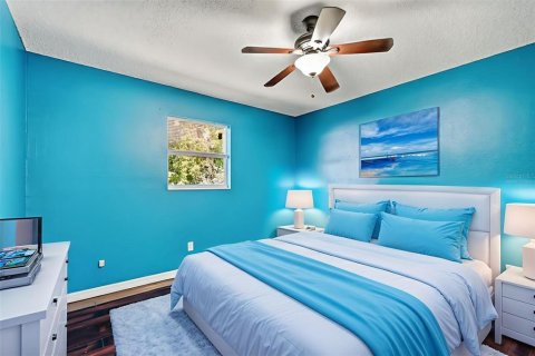 House in Saint Petersburg, Florida 4 bedrooms, 159.61 sq.m. № 1884377 - photo 27
