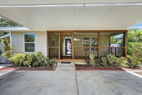 House in Saint Petersburg, Florida 4 bedrooms, 159.61 sq.m. № 1884377 - photo 14