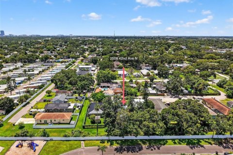 House in Saint Petersburg, Florida 4 bedrooms, 159.61 sq.m. № 1884377 - photo 7