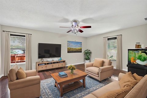 House in Saint Petersburg, Florida 4 bedrooms, 159.61 sq.m. № 1884377 - photo 19