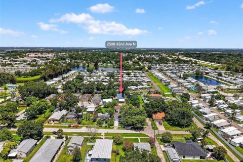 House in Saint Petersburg, Florida 4 bedrooms, 159.61 sq.m. № 1884377 - photo 8