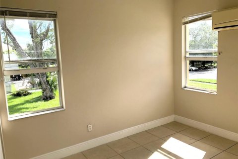 Снять в аренду квартиру в Норт-Майами, Флорида 1 спальня, 46.45м2, № 2058719 - фото 4