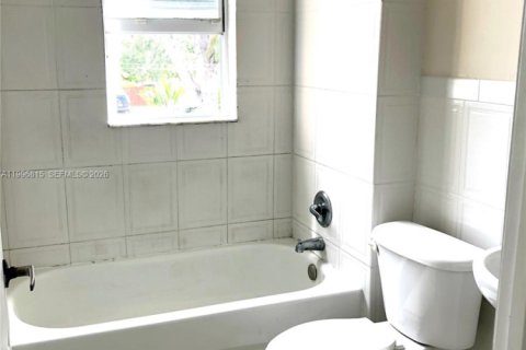 Снять в аренду квартиру в Норт-Майами, Флорида 1 спальня, 46.45м2, № 2058719 - фото 2