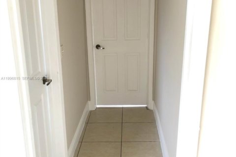 Снять в аренду квартиру в Норт-Майами, Флорида 1 спальня, 46.45м2, № 2058719 - фото 10