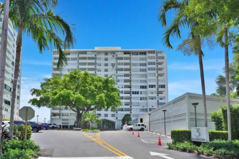 Купить кондоминиум в Майами-Бич, Флорида 1 спальня, 79.8м2, № 1882119 - фото 26