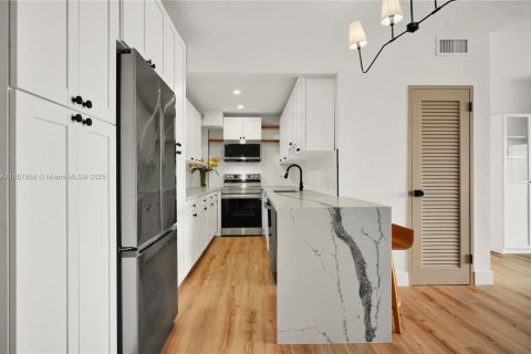 Купить кондоминиум в Майами-Бич, Флорида 1 спальня, 79.8м2, № 1882119 - фото 6