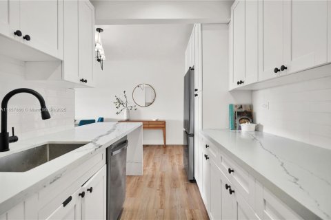 Купить кондоминиум в Майами-Бич, Флорида 1 спальня, 79.8м2, № 1882119 - фото 7