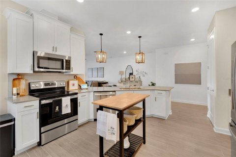 Casa en venta en Kissimmee, Florida, 4 dormitorios, 198.16 m2 № 1902530 - foto 10