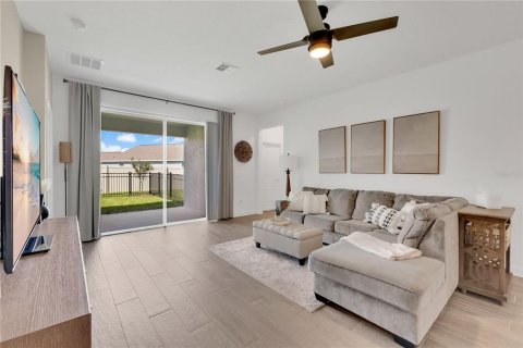 Casa en venta en Kissimmee, Florida, 4 dormitorios, 198.16 m2 № 1902530 - foto 4