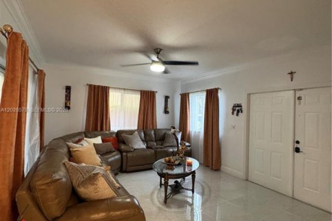 House in Homestead, Florida 5 bedrooms, 255.76 sq.m. № 2086382 - photo 3