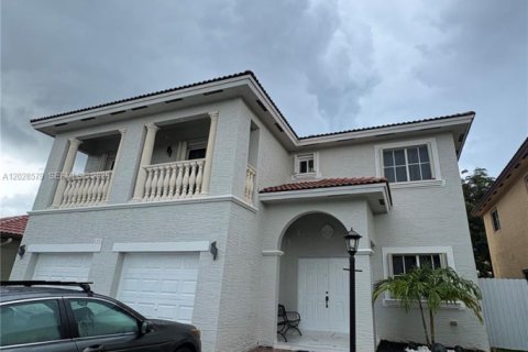 House in Homestead, Florida 5 bedrooms, 255.76 sq.m. № 2086382