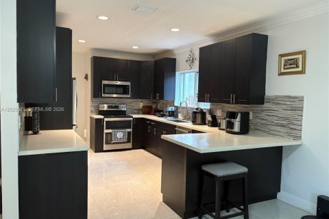 House in Homestead, Florida 5 bedrooms, 255.76 sq.m. № 2086382 - photo 5