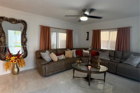 House in Homestead, Florida 5 bedrooms, 255.76 sq.m. № 2086382 - photo 2