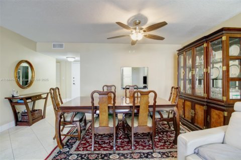 Condominio en venta en Hallandale Beach, Florida, 1 dormitorio, 120.77 m2 № 1940499 - foto 10
