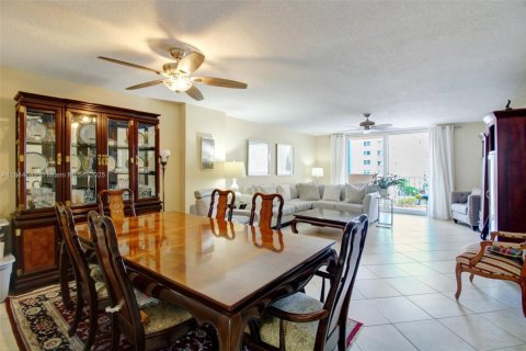 Condominio en venta en Hallandale Beach, Florida, 1 dormitorio, 120.77 m2 № 1940499 - foto 7