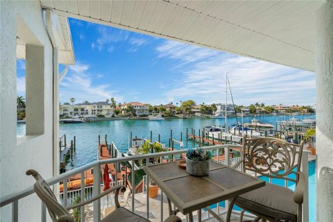 Townhouse in Tierra Verde, Florida 5 bedrooms, 441.29 sq.m. № 1614113 - photo 27