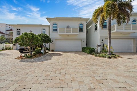 Townhouse in Tierra Verde, Florida 5 bedrooms, 441.29 sq.m. № 1614113 - photo 2