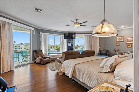 Townhouse in Tierra Verde, Florida 5 bedrooms, 441.29 sq.m. № 1614113 - photo 19