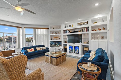 Townhouse in Tierra Verde, Florida 5 bedrooms, 441.29 sq.m. № 1614113 - photo 18