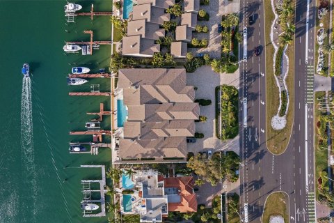 Townhouse in Tierra Verde, Florida 5 bedrooms, 441.29 sq.m. № 1614113 - photo 1