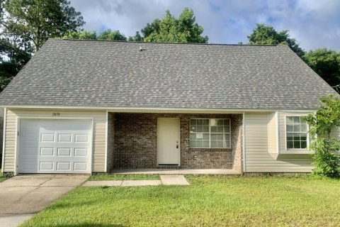 House in Crestview, Florida 3 bedrooms, 117.24 sq.m. № 562584 - photo 1