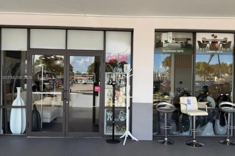 Commercial property in Miami, Florida № 2065265 - photo 5