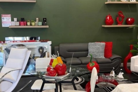 Commercial property in Miami, Florida № 2065265 - photo 4