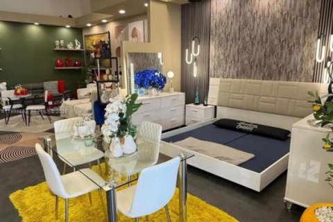 Commercial property in Miami, Florida № 2065265 - photo 2