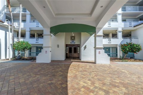 Condominio en alquiler en Saint Petersburg, Florida, 2 dormitorios, 158.96 m2 № 1880905 - foto 3