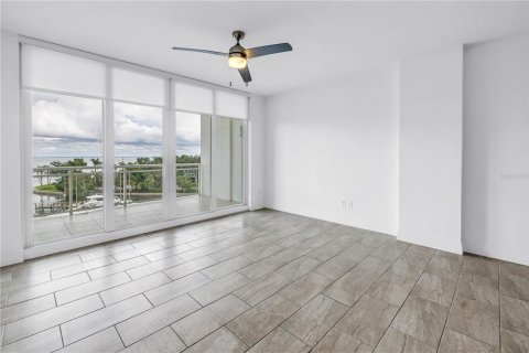 Condominio en alquiler en Saint Petersburg, Florida, 2 dormitorios, 158.96 m2 № 1880905 - foto 12