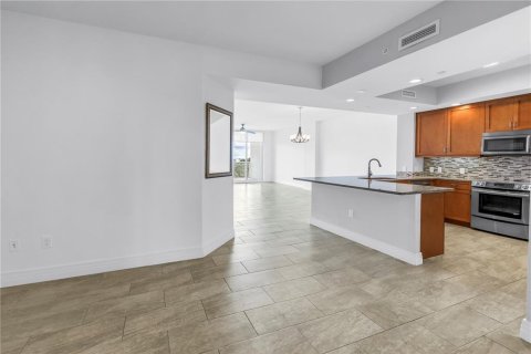 Condominio en alquiler en Saint Petersburg, Florida, 2 dormitorios, 158.96 m2 № 1880905 - foto 5