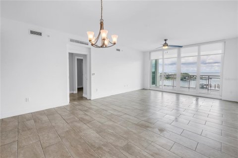Condominio en alquiler en Saint Petersburg, Florida, 2 dormitorios, 158.96 m2 № 1880905 - foto 10