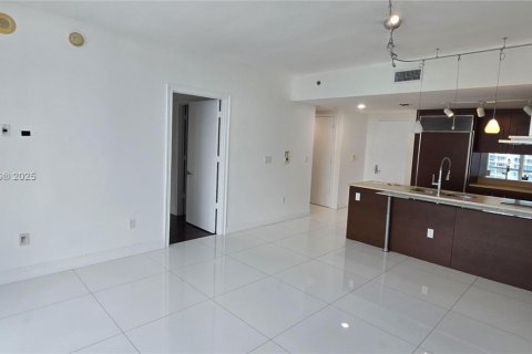 Condo in Miami, Florida, 1 bedroom  № 2017245 - photo 3